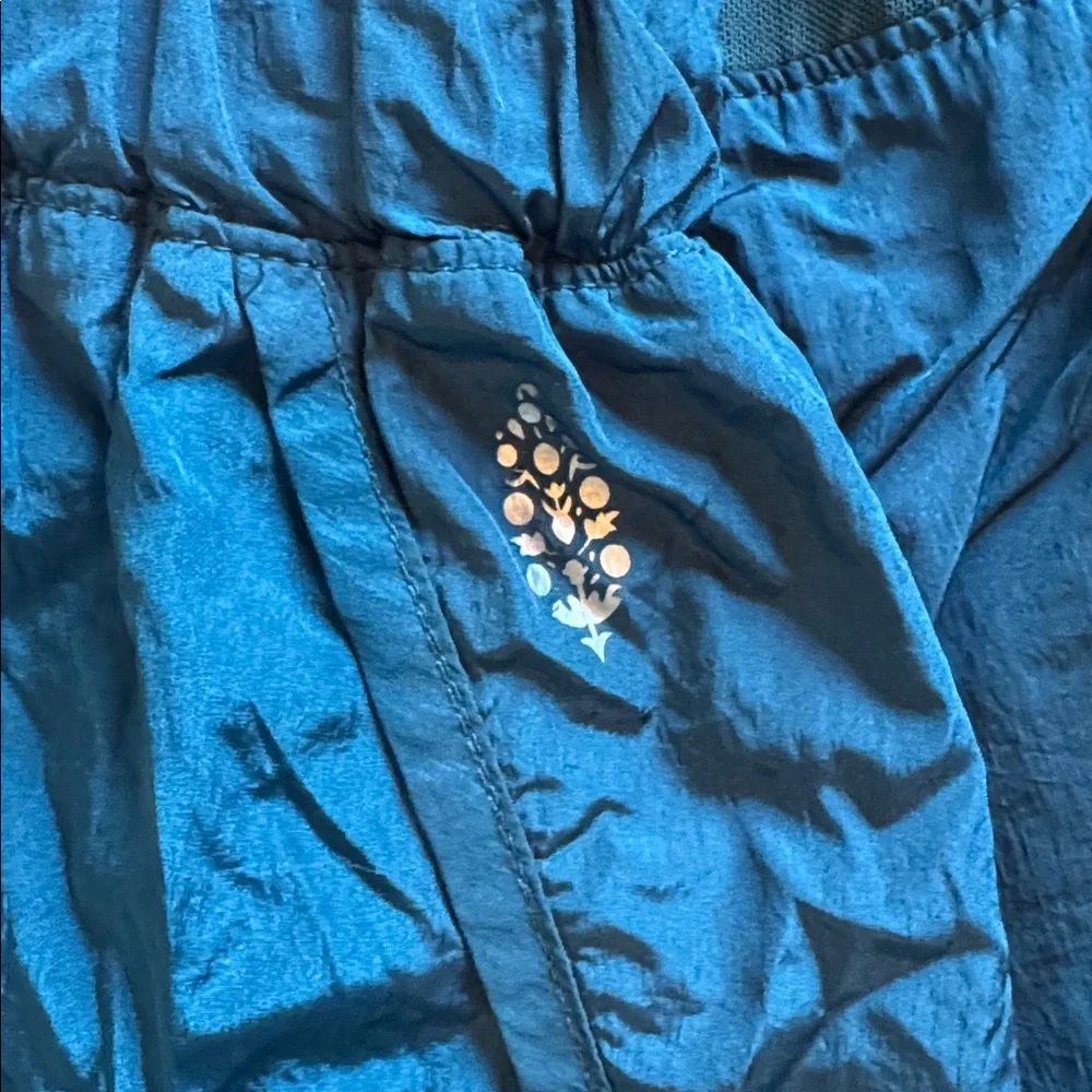 FREE PEOPLE MOVEMENT Teal Shorts, size M - Picture 4 of 6